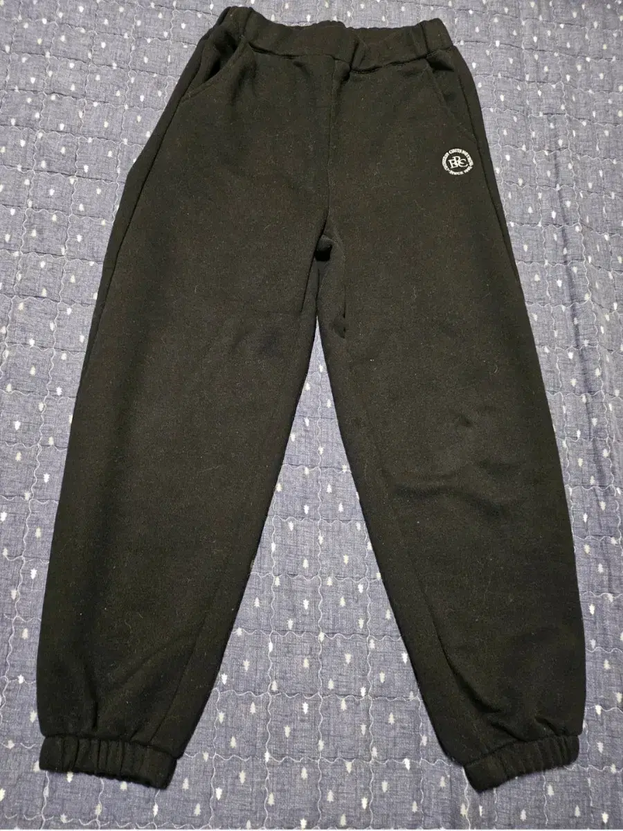 I'm giving away 5 pairs of Esprit brand sweatpants sell + 3 free.