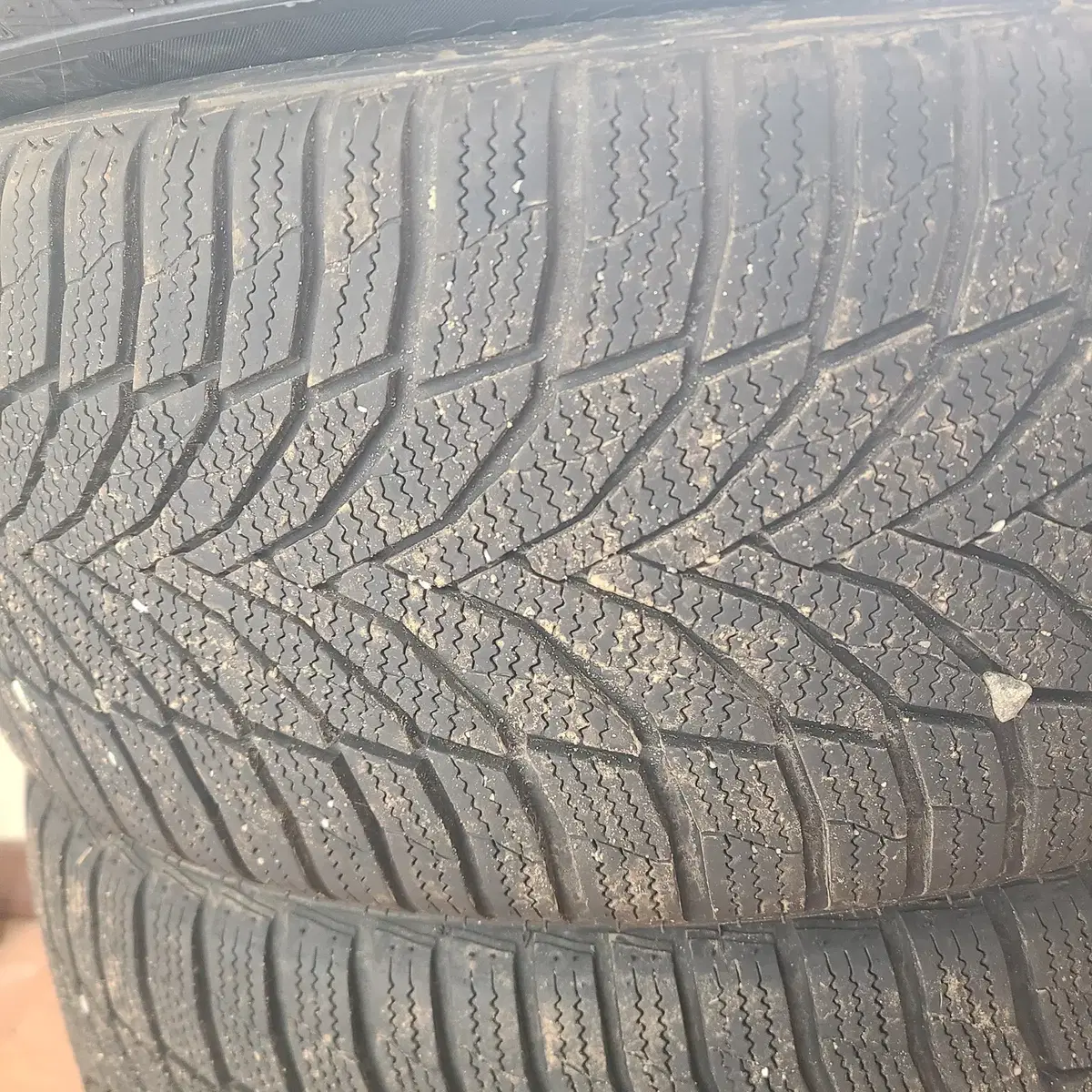 넥센 스노우타이어 245/45R18  21년 48째주 생산