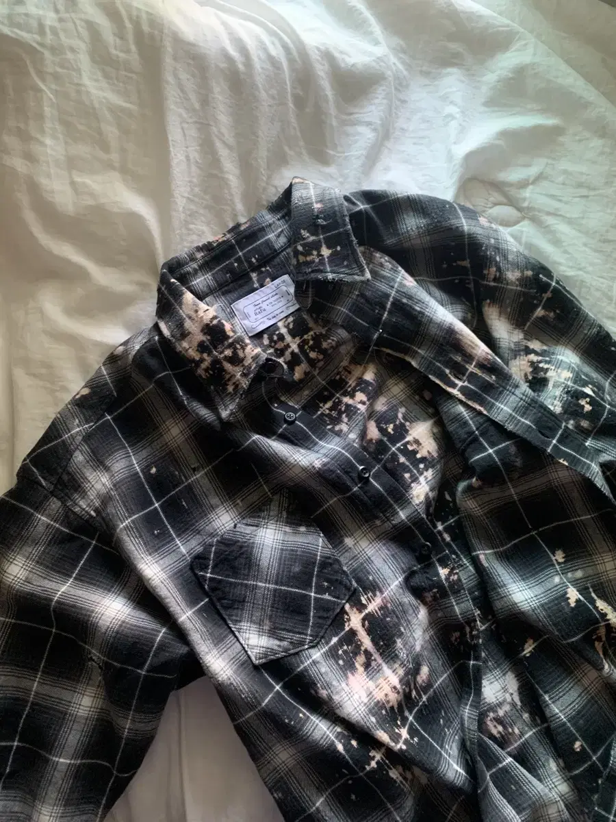 [L] rafu bleached & damaged shirt