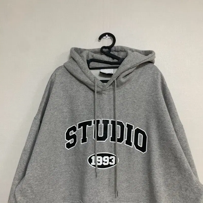 L 1993STUDIO 프린팅 후드티