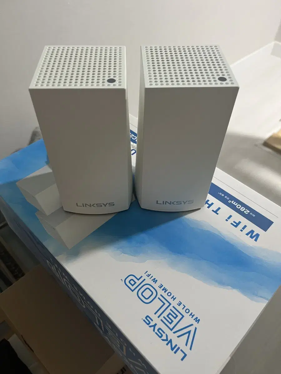 2 x Linksys Routers WHW0102