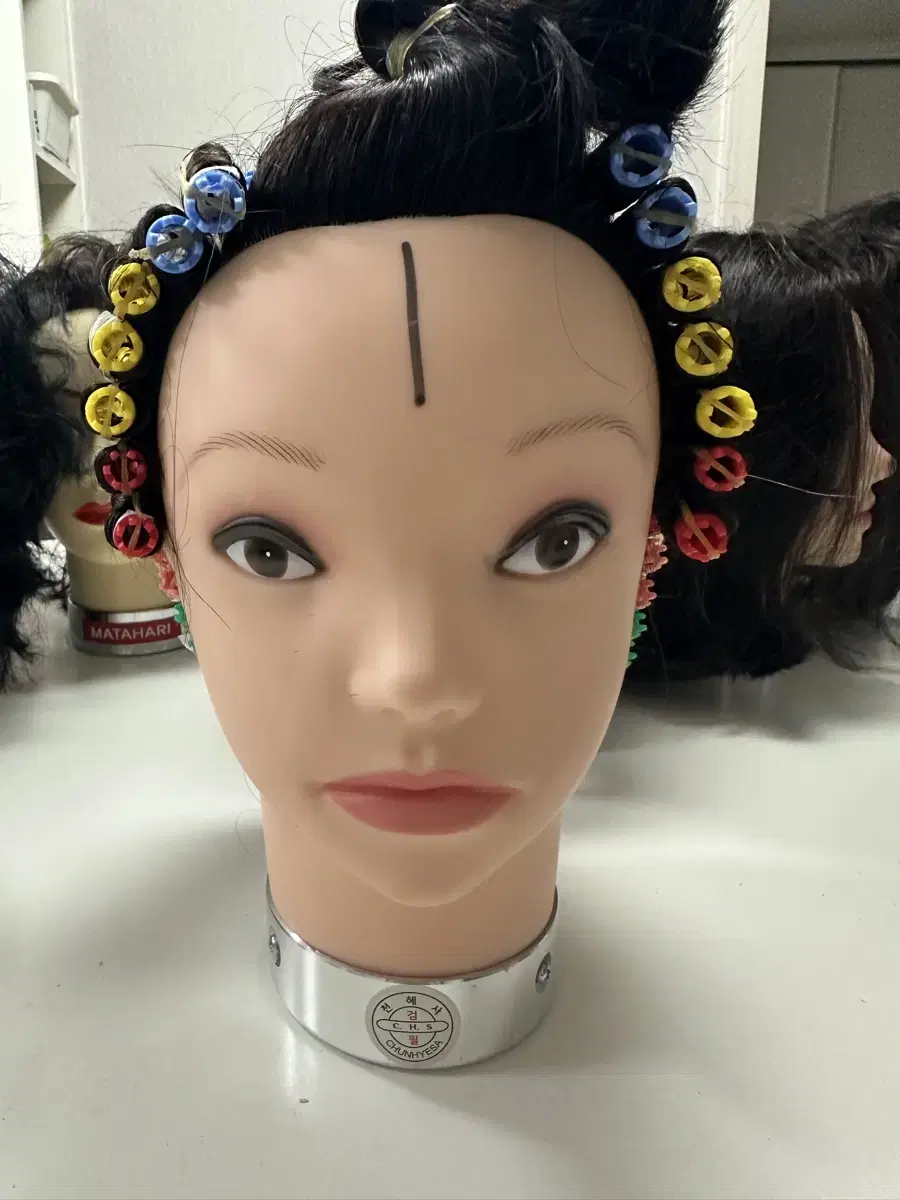 I'm selling my hairdressing blow-drying practice wig.