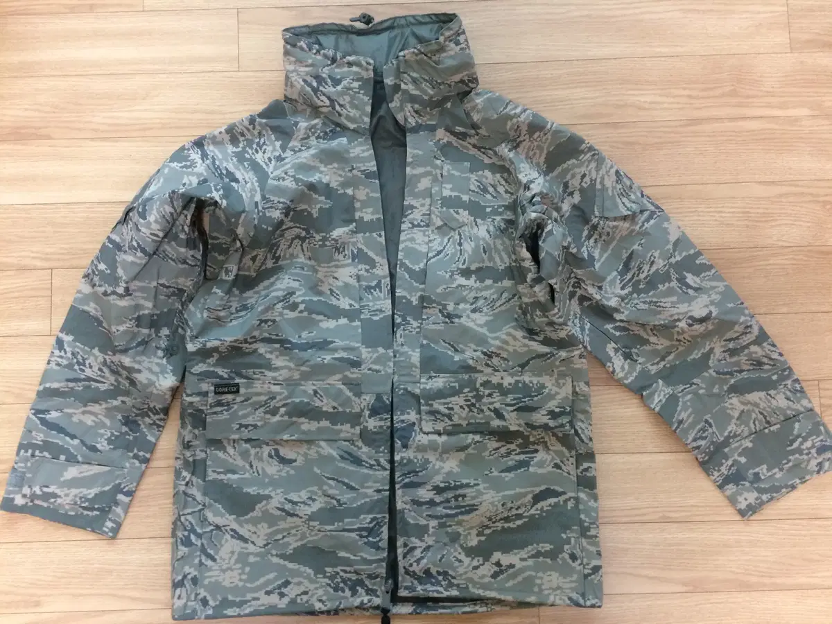 Sell US Army Gore-Tex Jacket Small/Regular (100).