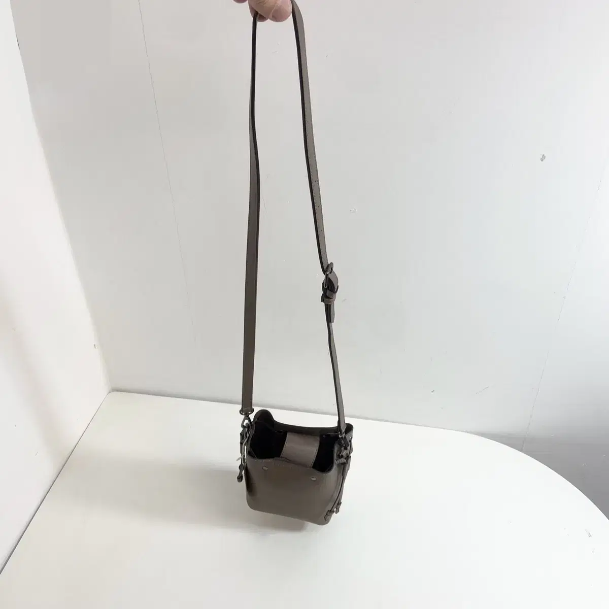 에스콰이어 미니 버킷백 Esquire Mini Bucket Bag