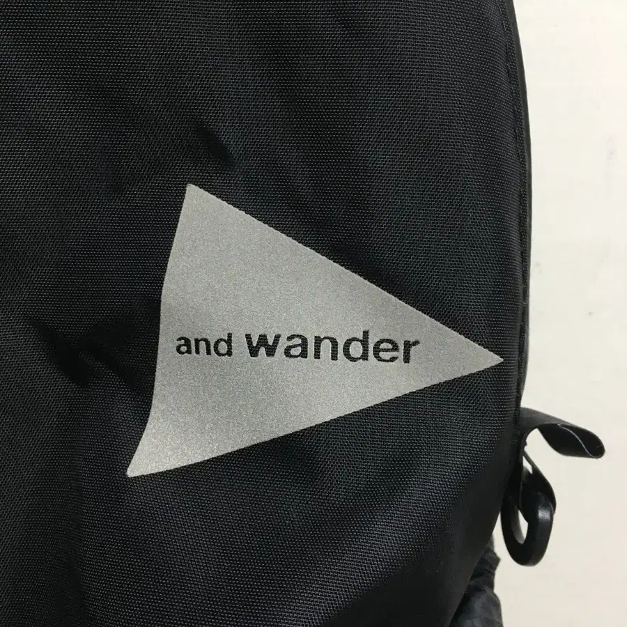 and wander 앤드원더 20L 데이 백팩 가방 블랙