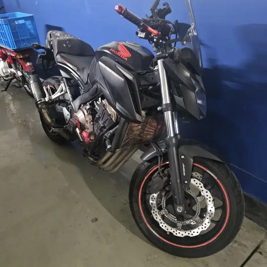 CB650F를 Mt09 추금대차&판매 원합니다