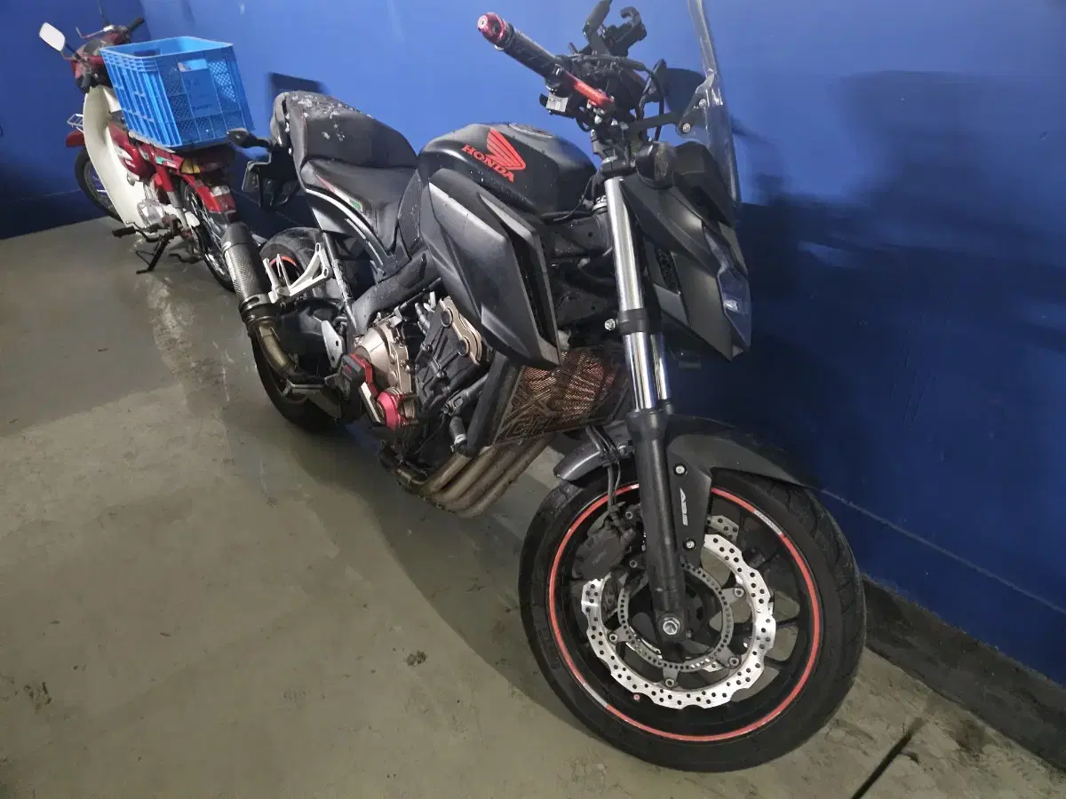 CB650F를 Mt09 추금대차&판매 원합니다