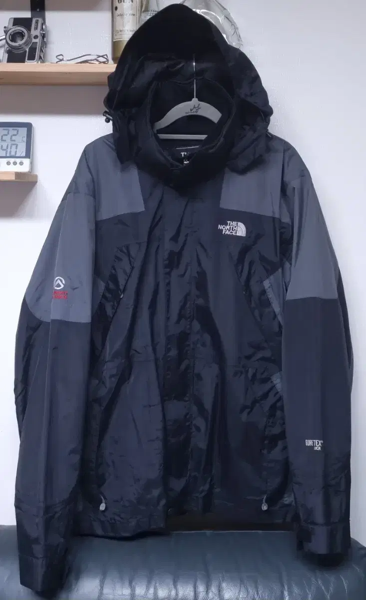 The North Face Summit Series Gore-Tex 2in1 Hardshell Jacket 100-105