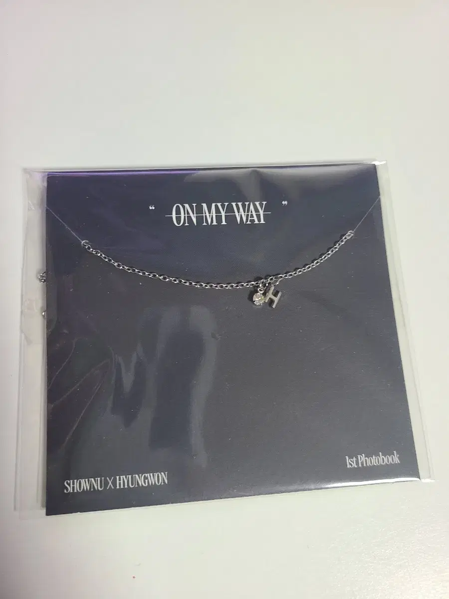 SHOWNU Hyungwon Exhibition ON MY WAY MD Hyungwon Bracelet