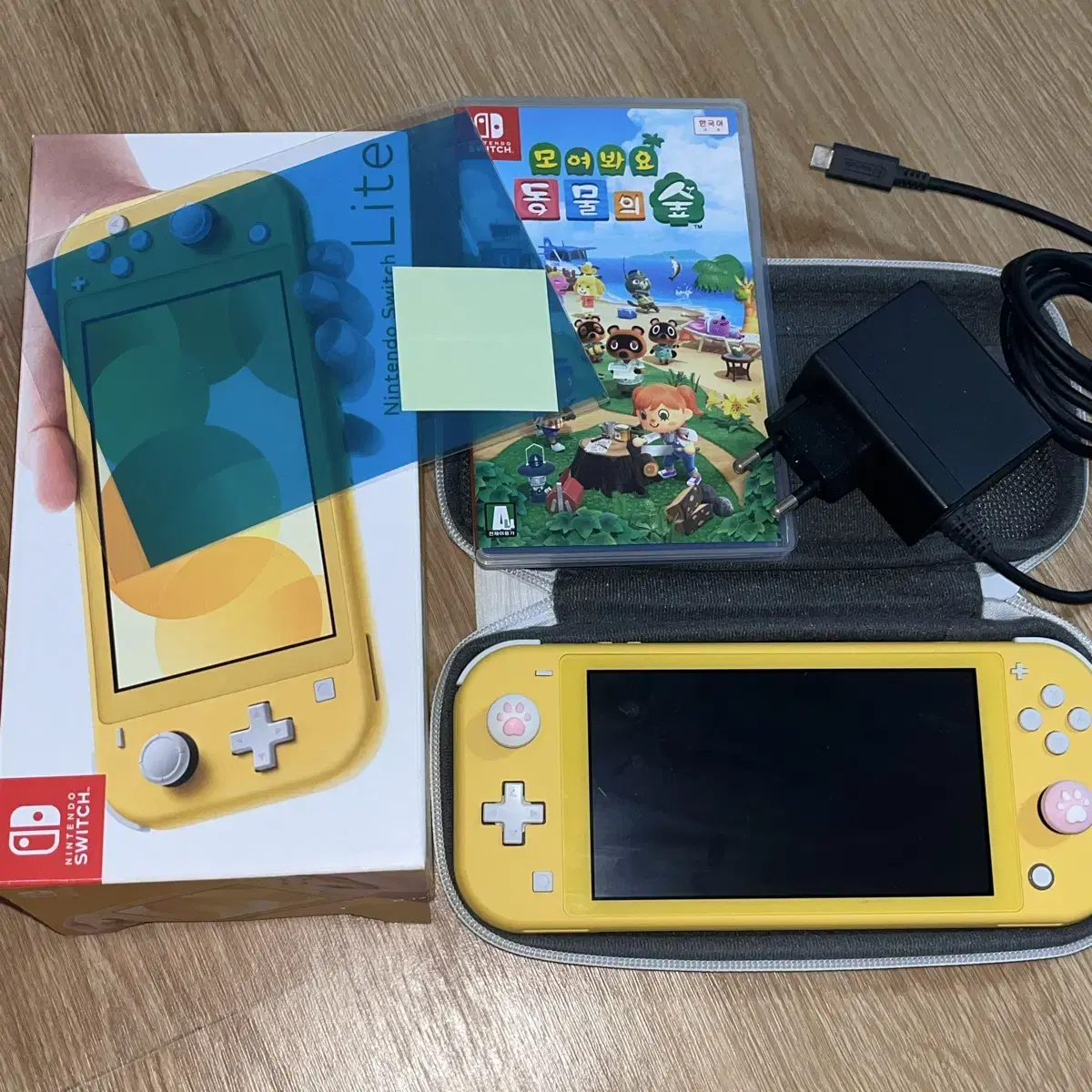 Nintendo Switch Lite Yel Dong Forest Chip Case with Charger