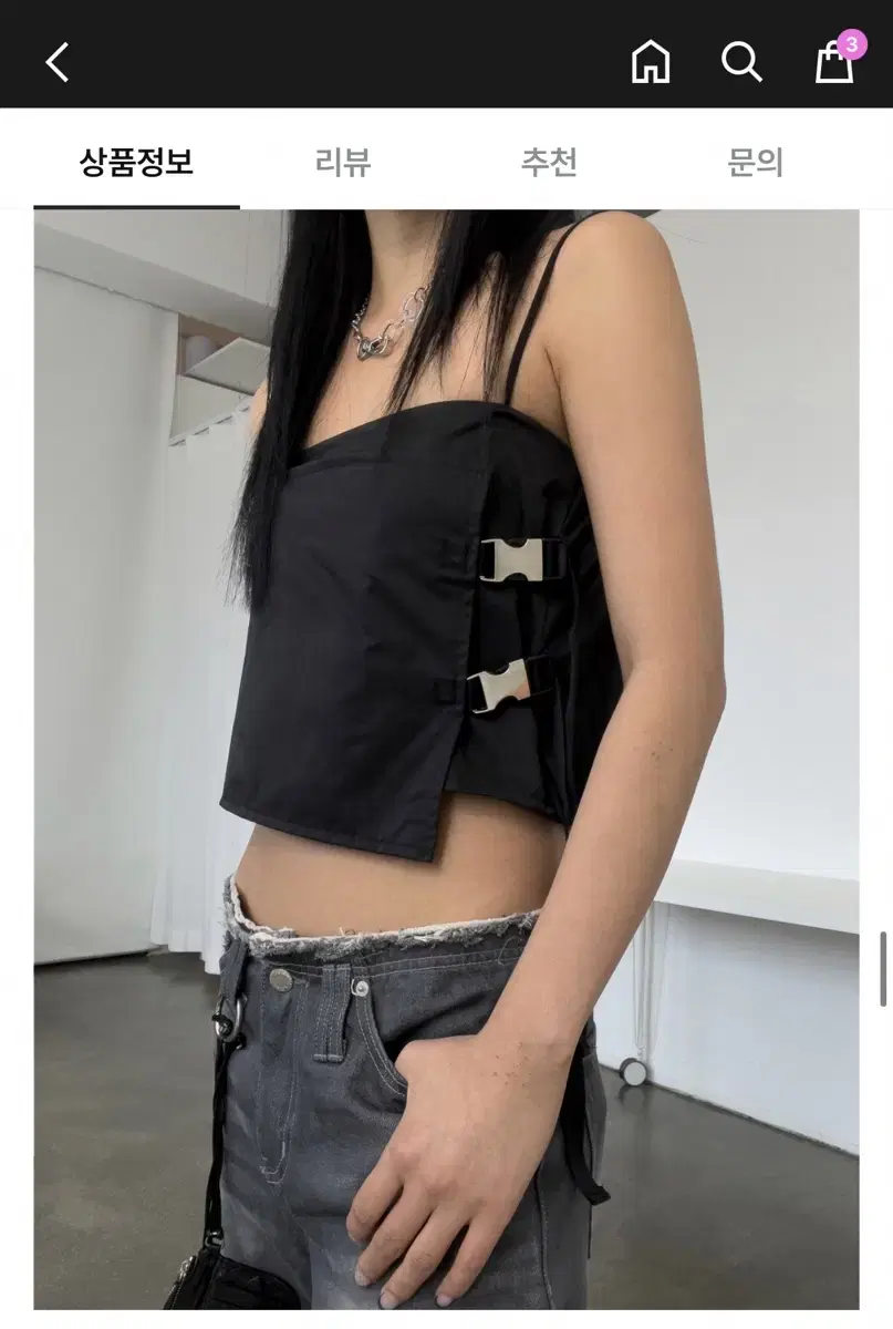 Two-buckle sleeveless top black