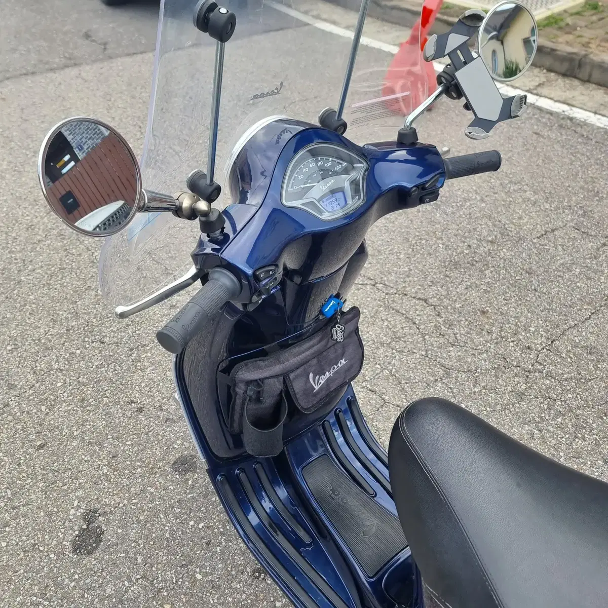 베스파 LX125 21년형 1만km 출퇴근 스쿠터 저렴하게 판매합니다.