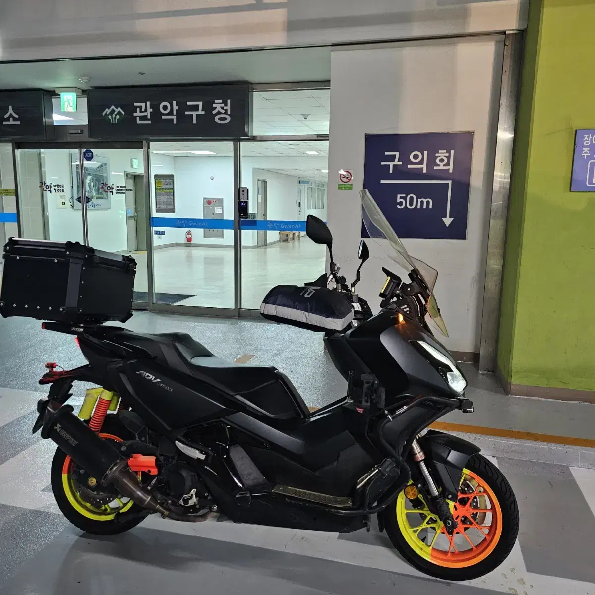 혼다 ADV350 22년식 아크라정품구변o 싸게 판매합니다! R3