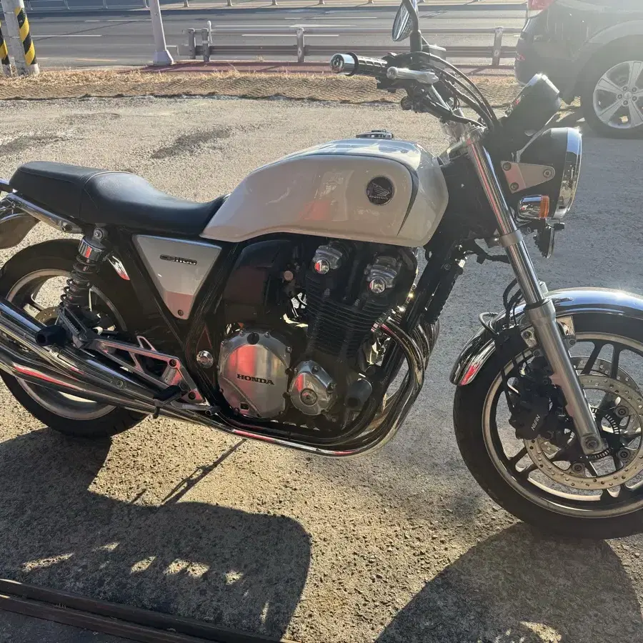 Cb1100