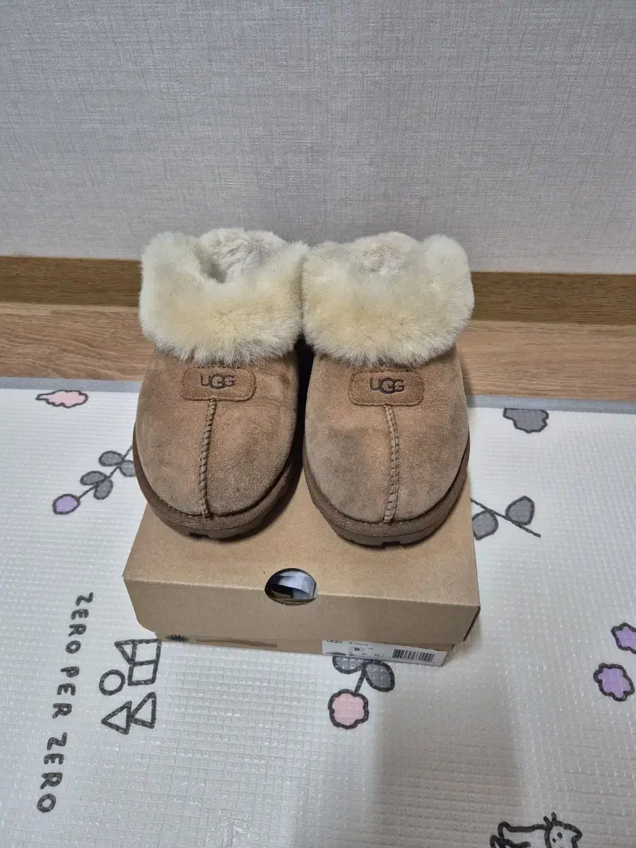 UGG 신발 250사이즈 판매합니다~