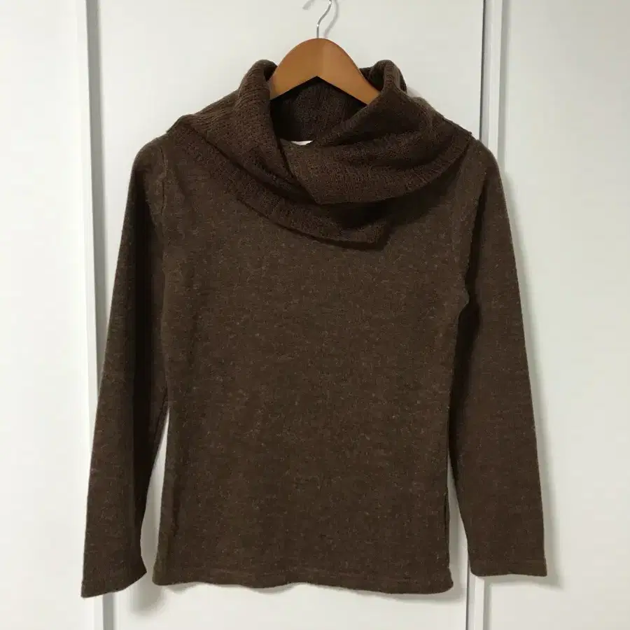 vintage brown neck knit