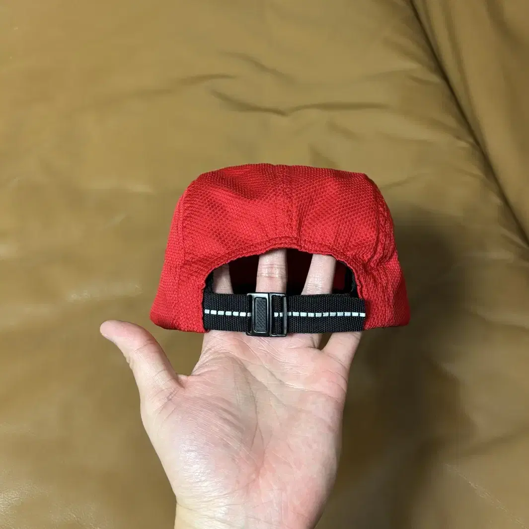 Supreme 슈프림 레드 캠프캡 모자 (Acrylic Logo Red)