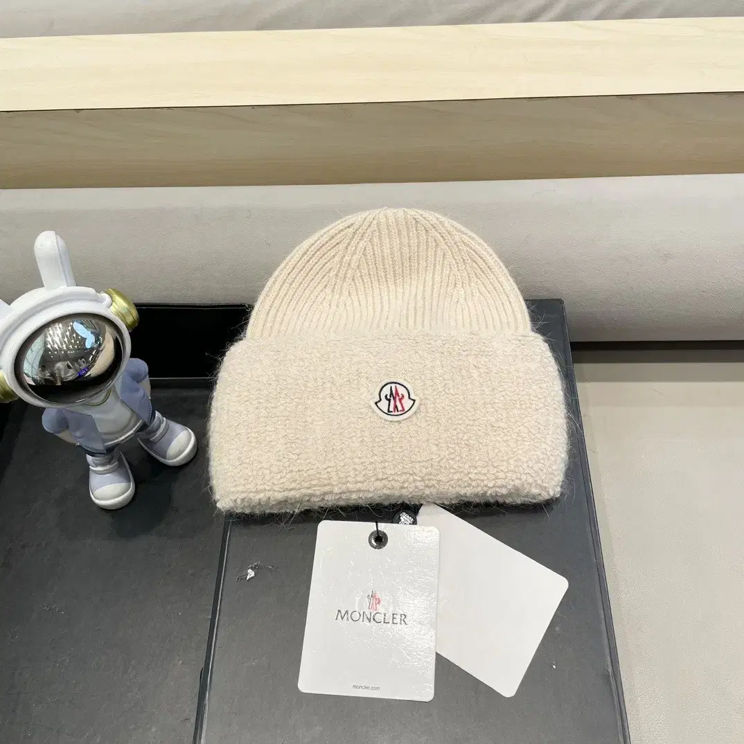 moncler 몽클레어 울 니트 모자