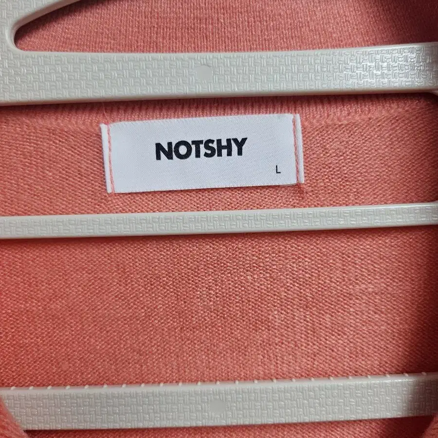 NOTSHY 가오리핏 니트셔츠