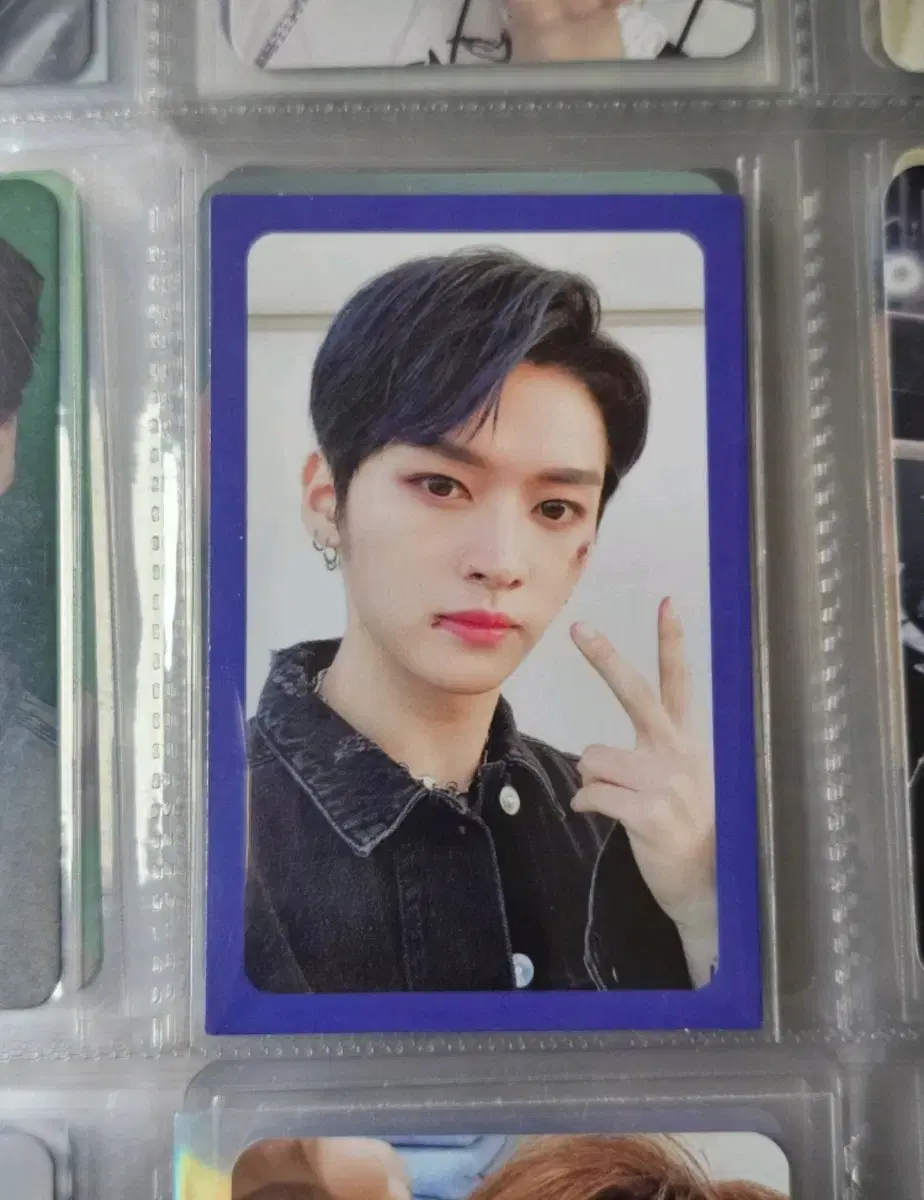 Bombshell) straykids lee know Levantine Photocard