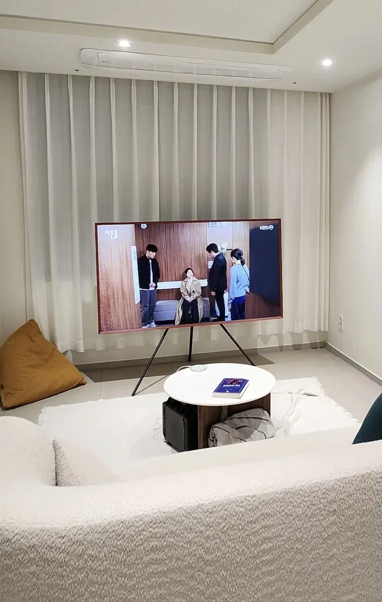 삼성 더 프레임 65인치 QLED 4K TV 팝니다