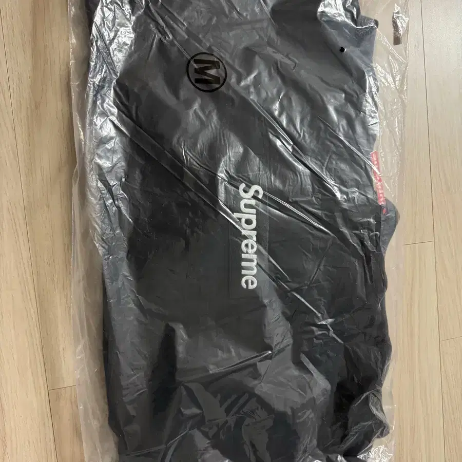 Supreme box logo hooded-24fw M사이즈 판매합니다!