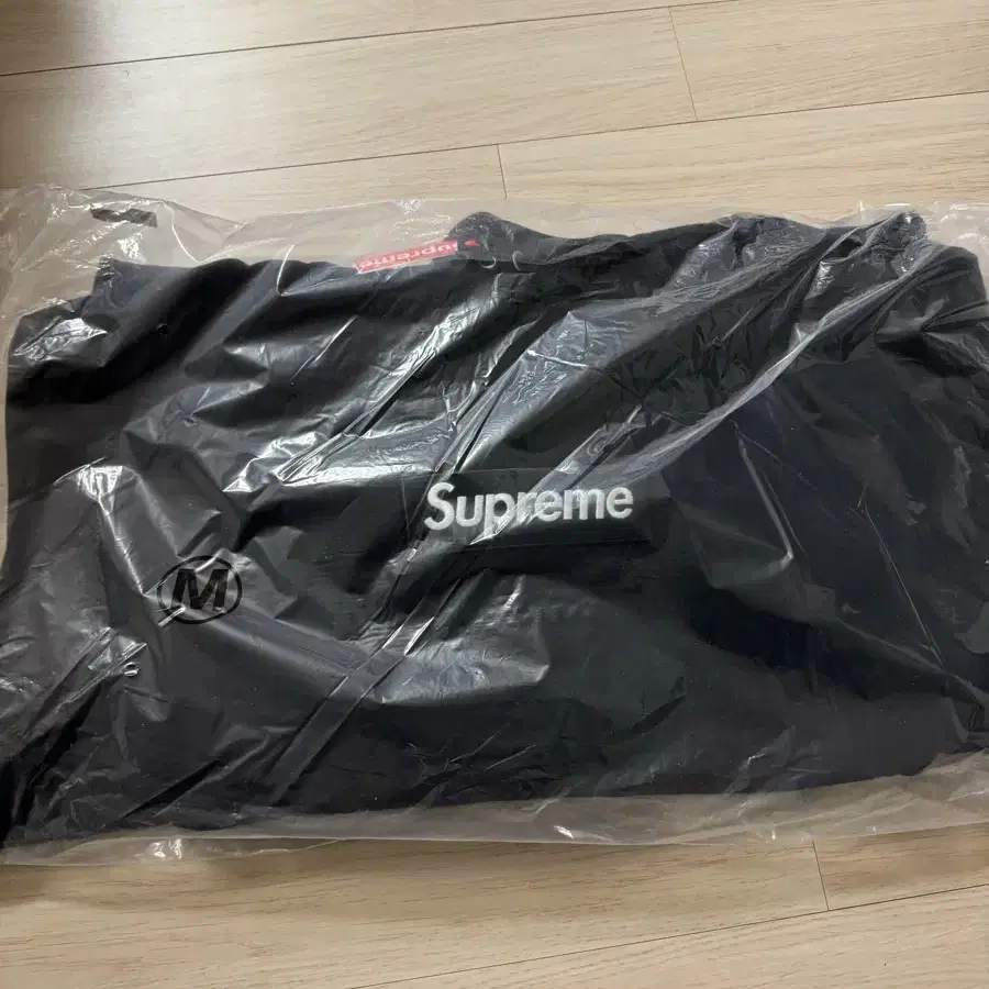 Supreme box logo hooded-24fw M사이즈 판매합니다!