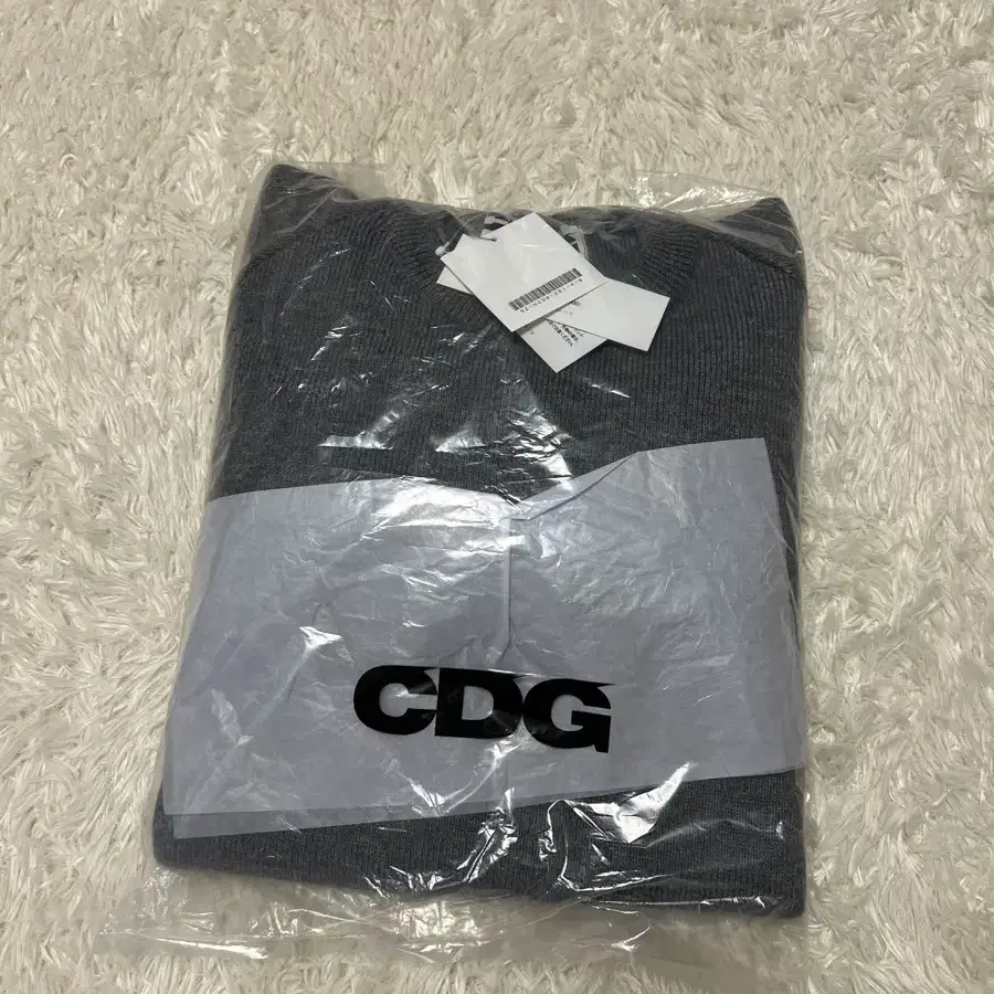 CDG 꼼데 라운드 니트 XL 새제품 팝니다