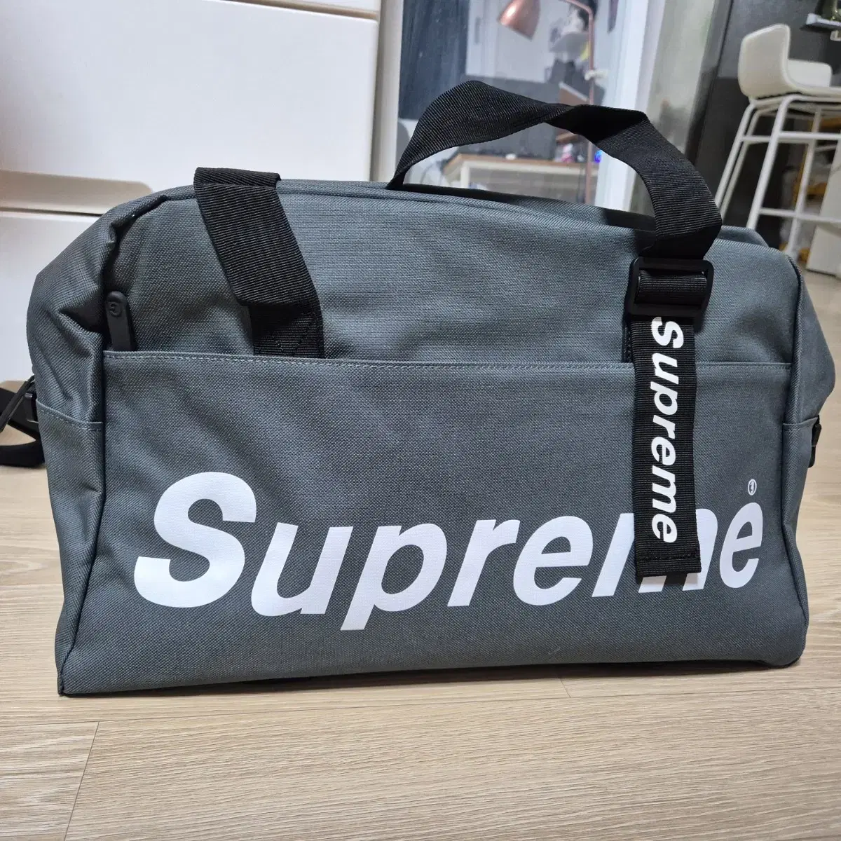 Supreme 큰가방 팝니다 운동용