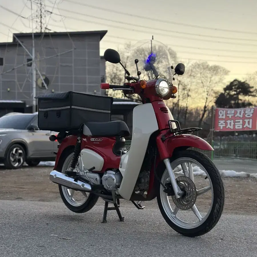 출퇴근)슈퍼커브110 23년 6천키로 셋팅완료 깨끗한 스쿠터 판매합니다.