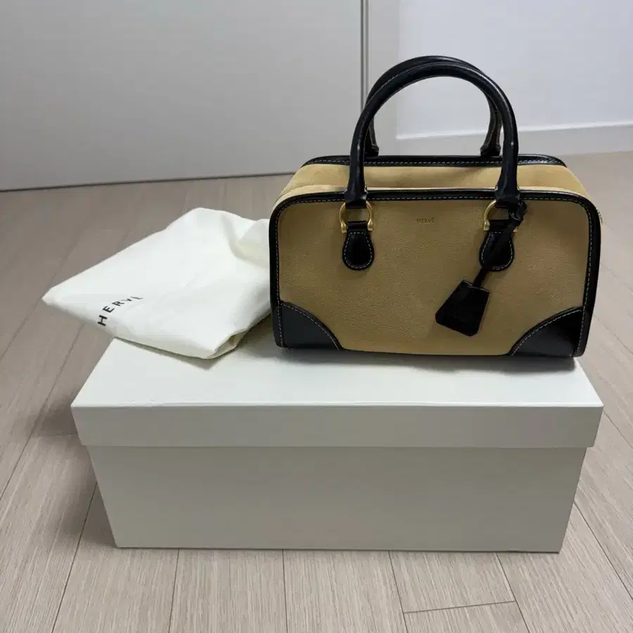 HERVE 에르베 BARRE BAG (스웨이드 베이지)