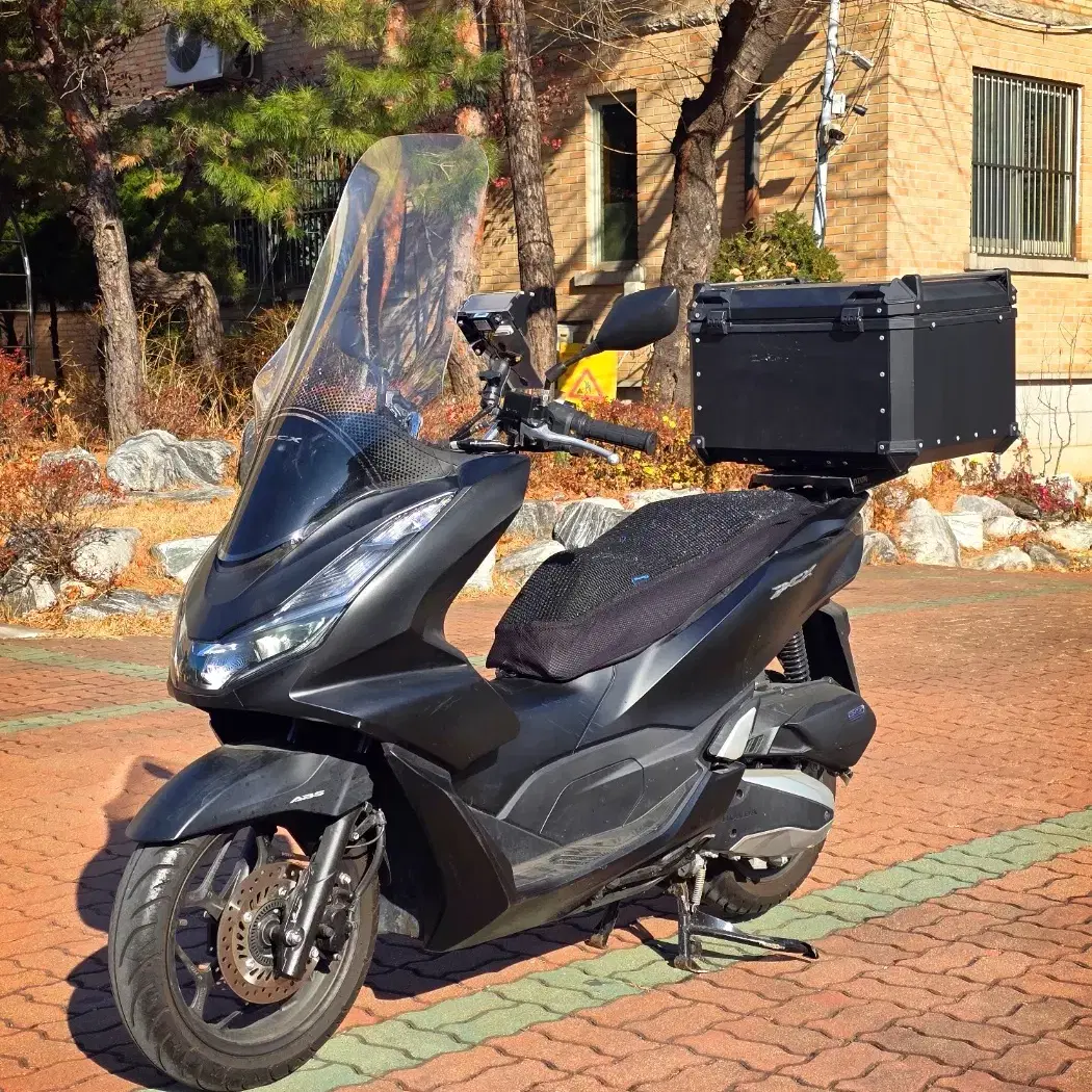 22년식 PCX125 ABS 4200키로 팝니다