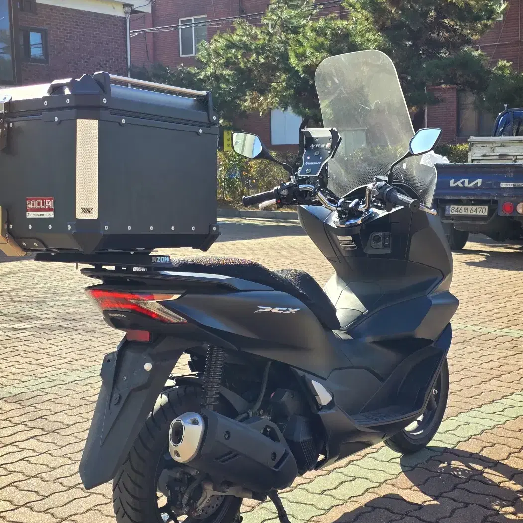 22년식 PCX125 ABS 4200키로 팝니다