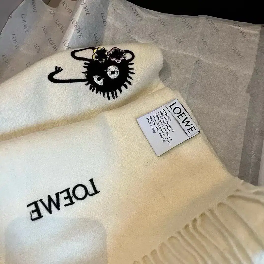 Loewe로에베 스카프