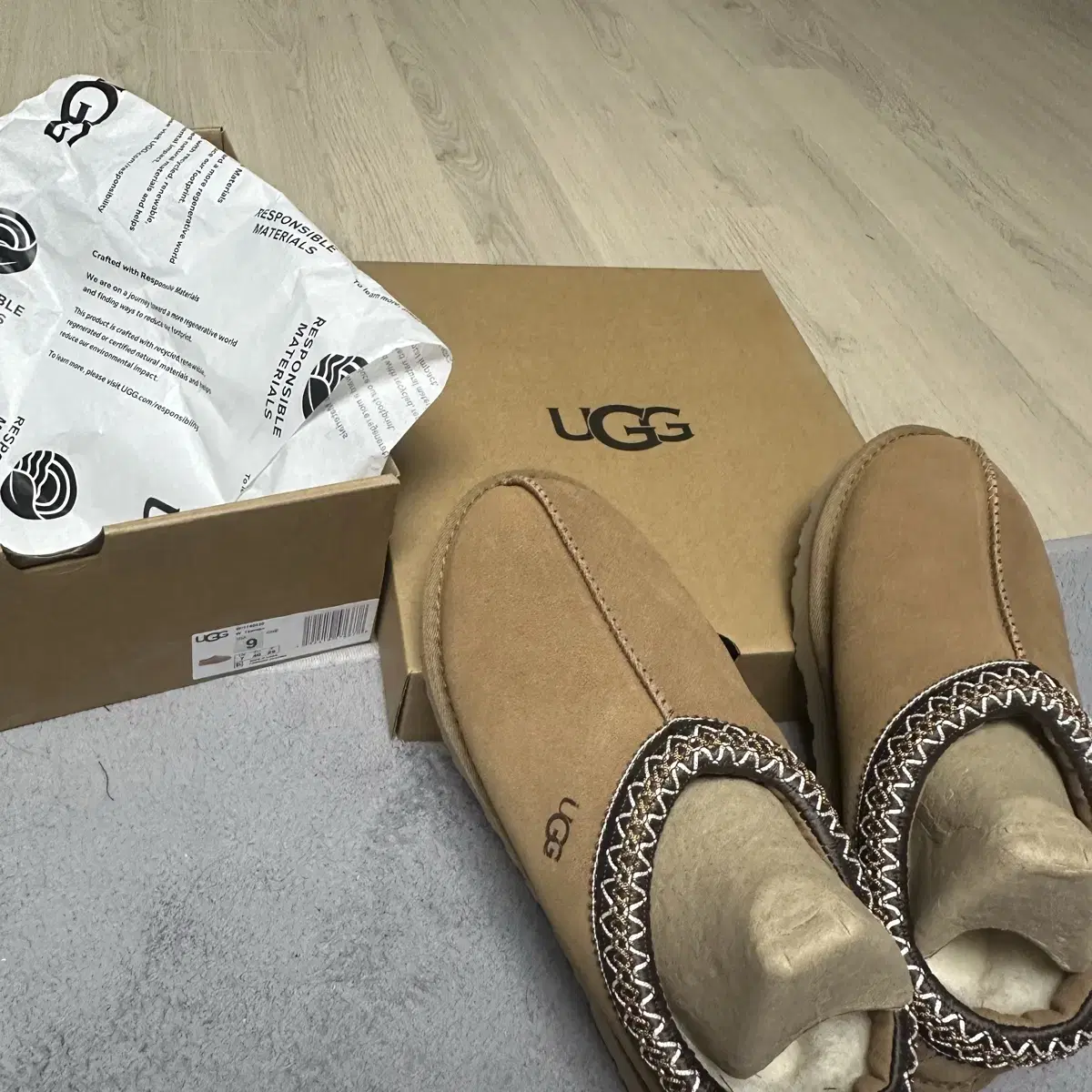 (새상품) UGG 어그 타스만 260 9사이즈