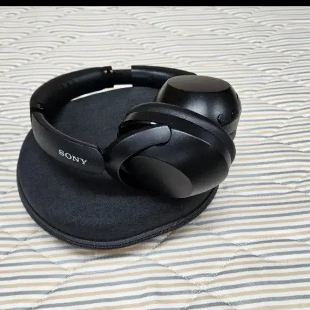 Sony WH-XB910N