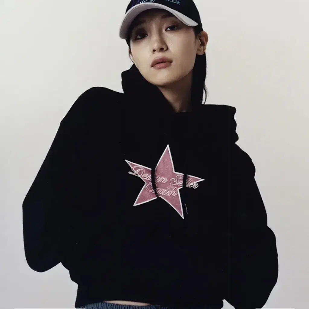 카비시 W STAR LOGO CROPPED HOODIE BLACK