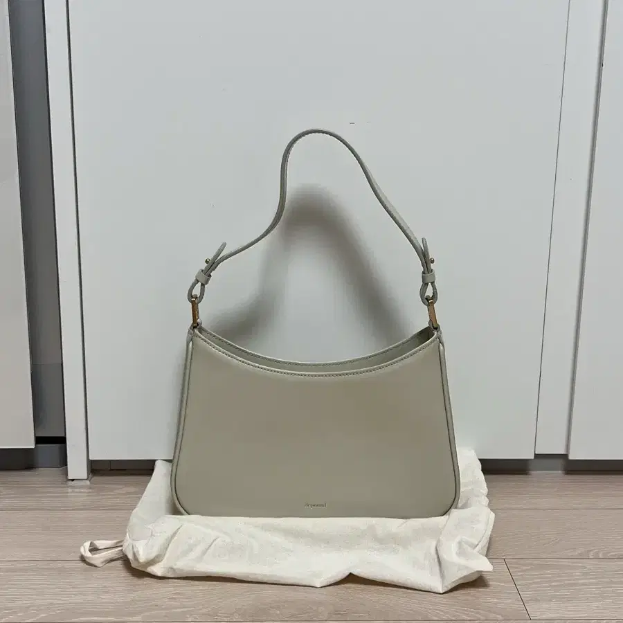 드파운드 rune bag (mini hobo) 라이트 베이지