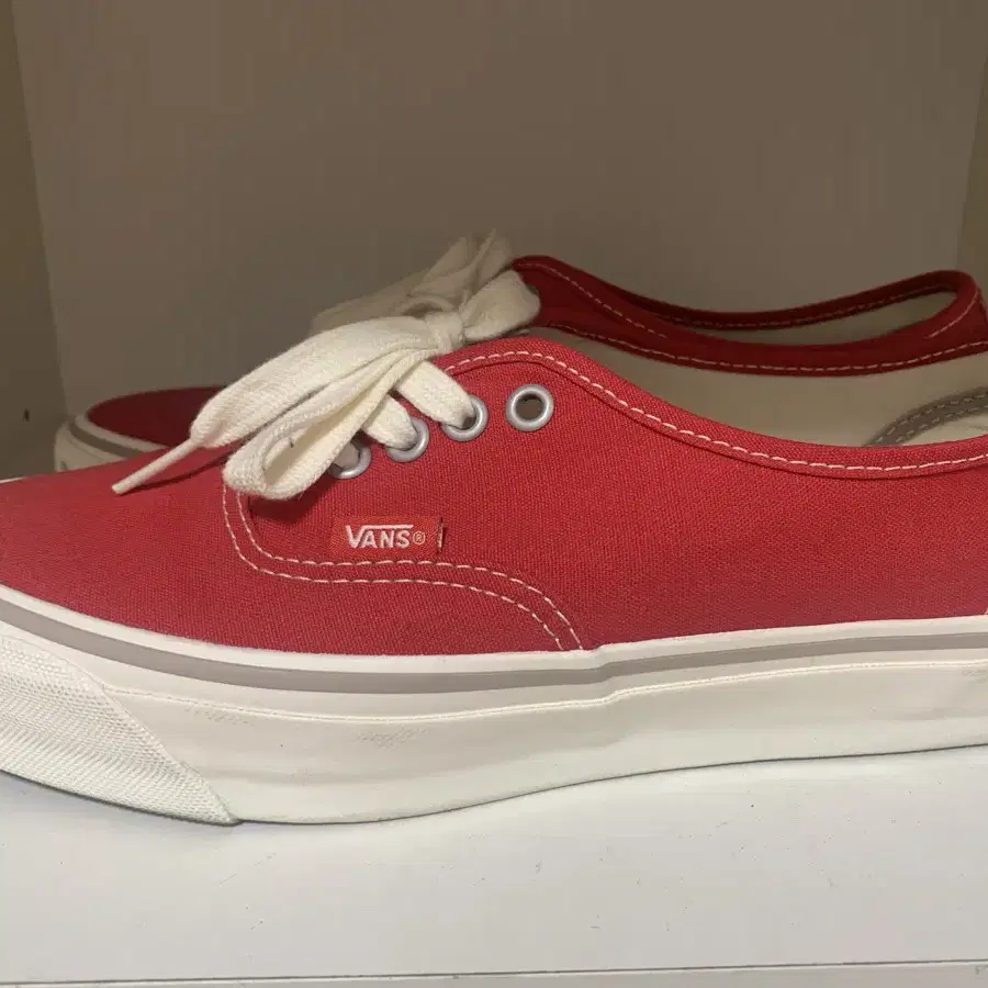 VANS RED