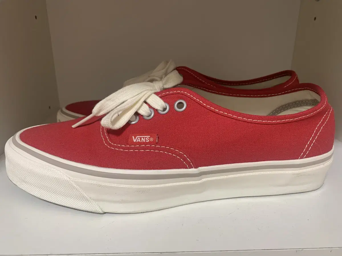 VANS RED