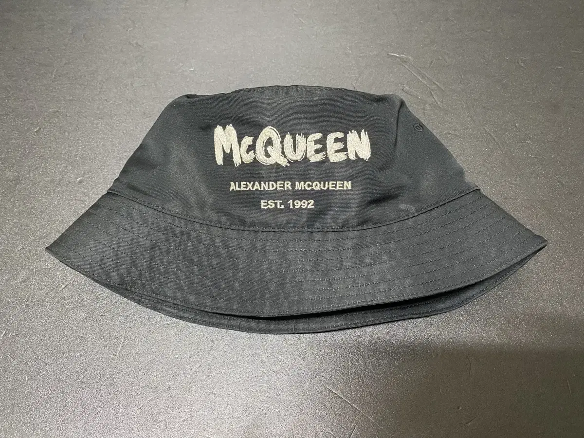 ALEXANDER MCQUEEN 그래피티버킷