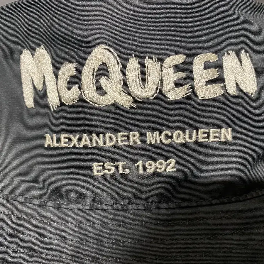 ALEXANDER MCQUEEN 그래피티버킷