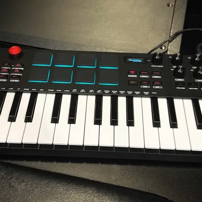 AKAI MPK mini plus 미디 키보드 컨트롤러