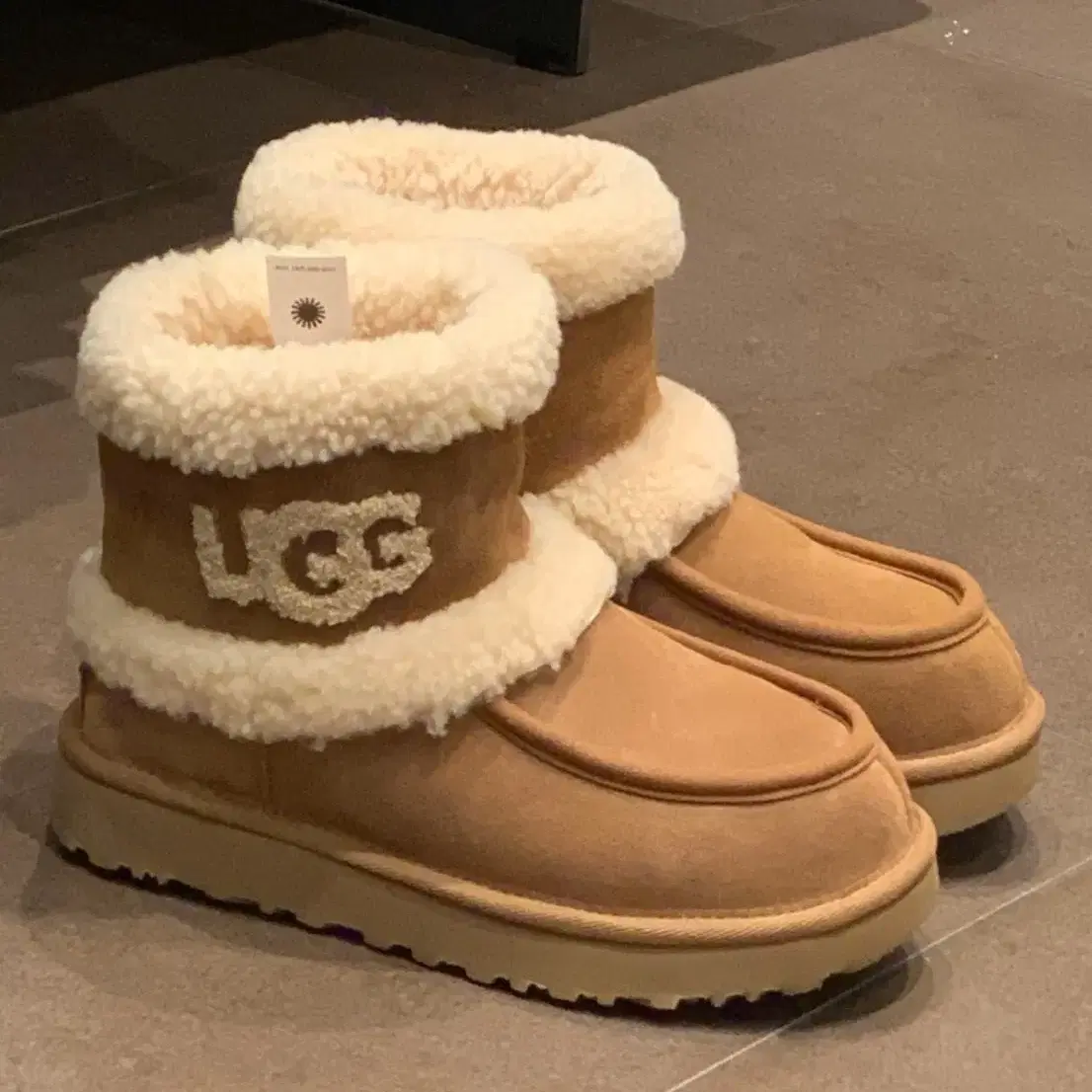 미국 UGG 어그 울트라 미니 플러프 체스트넛 240 US6