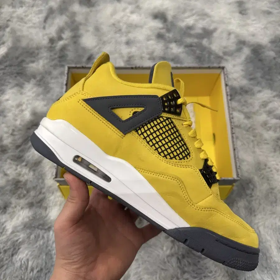 AIR JORDAN 4 RETRO