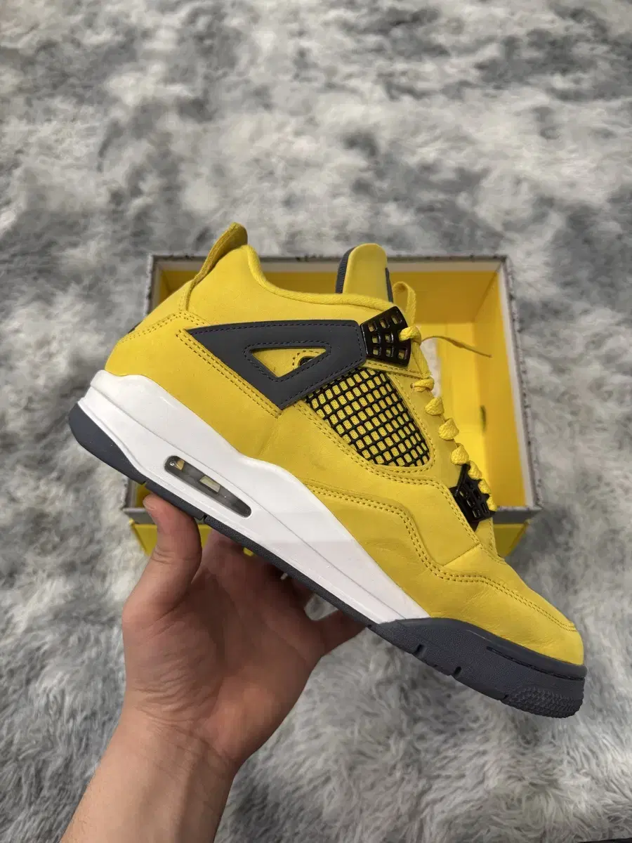 AIR JORDAN 4 RETRO