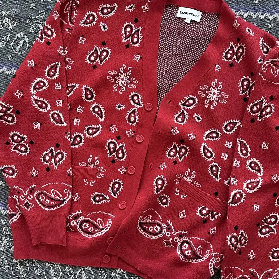 엑스트라오디너리 BANDANA CARDIGAN RED 가디건