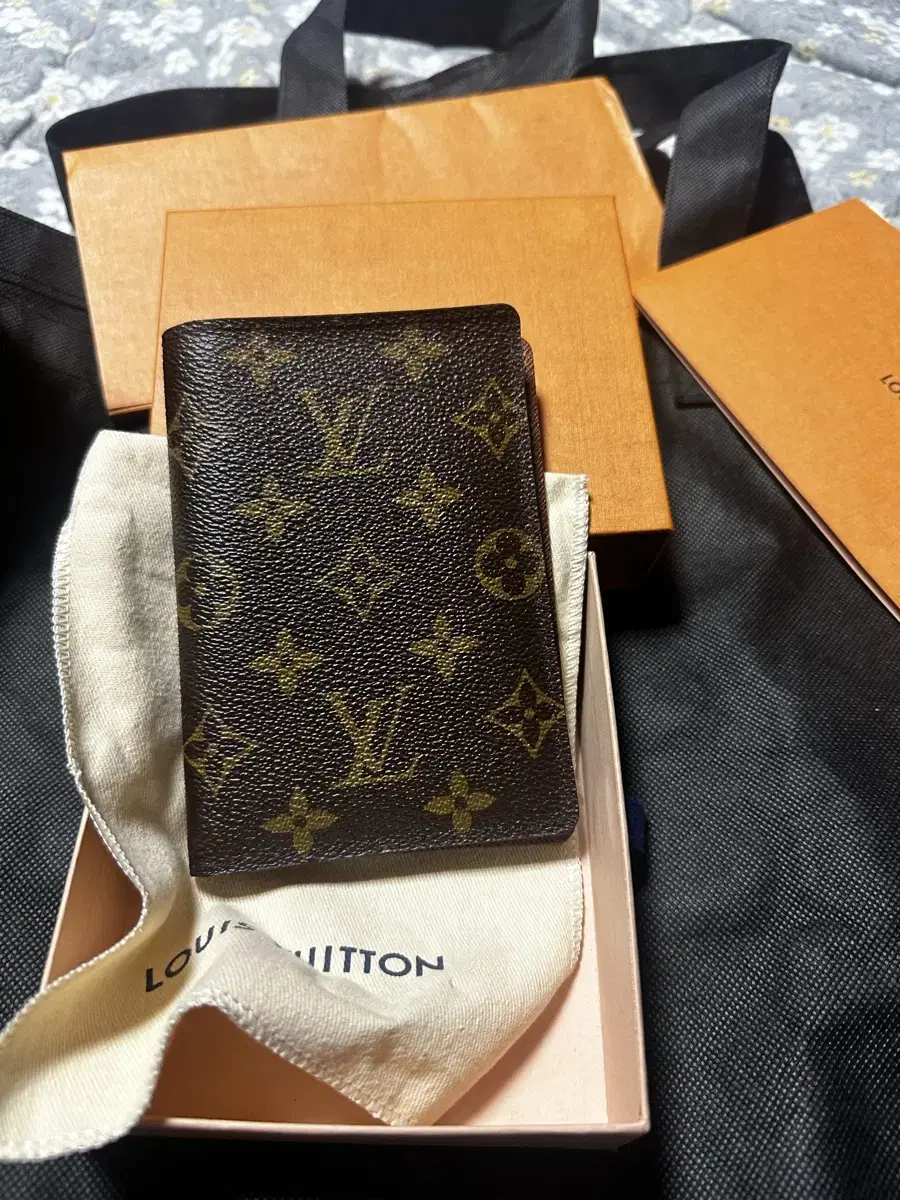 Louis Vuitton Passport Passport Wallet Kard Wallet