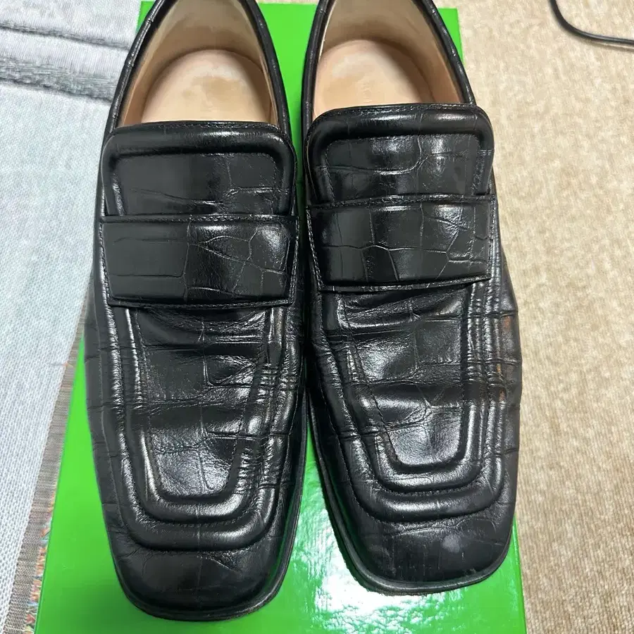 [42] 보테가 베네타 alligator print loafer