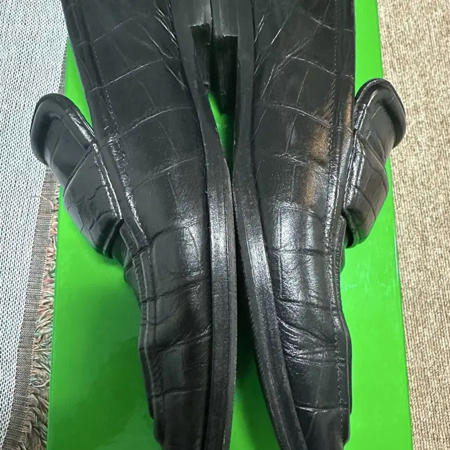 [42] 보테가 베네타 alligator print loafer